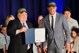 RFK Jr. Mercilessly Fat Shames West Virginia Governor at Live Joint Appearance